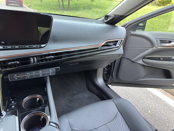 Toyota Mirai 2023, 9300 км, за 30450 USD - фото 17