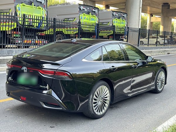 Toyota Mirai 2023, 9300 км, за 30450 USD - фото 12