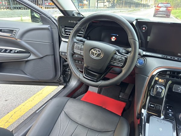Toyota Mirai 2023, 9300 км, за 30450 USD - фото 15