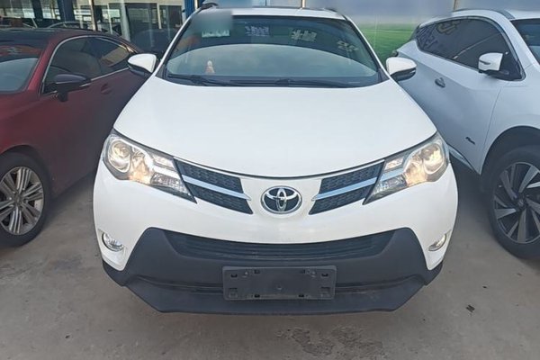 Toyota RAV4 2013, за 8386 USD