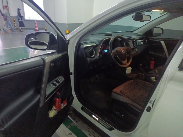 Toyota RAV4 2015, 97900 км, за 9802 USD - фото 13