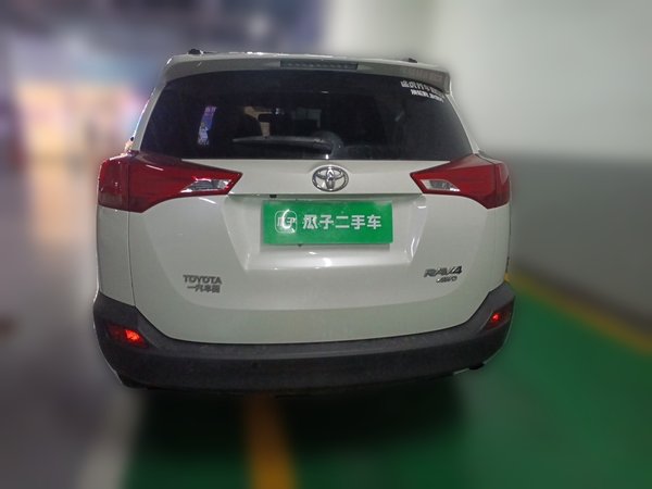 Toyota RAV4 2015, 97900 км, за 9802 USD