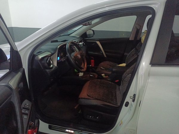 Toyota RAV4 2015, 97900 км, за 9802 USD - фото 12