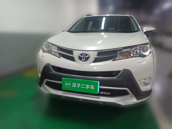 Toyota RAV4 2015, 97900 км, за 9802 USD