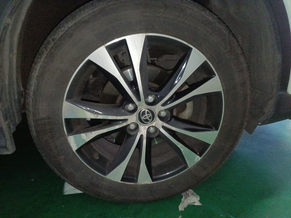 Toyota RAV4 2015, 97900 км, за 9802 USD