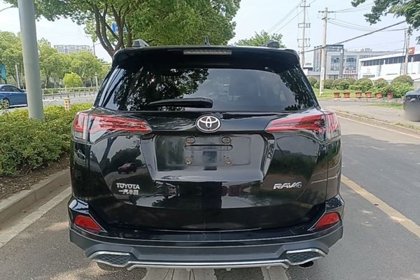 Toyota RAV4 2016, 102000 км, за 11326 USD