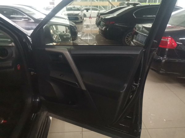 Toyota RAV4 2016, 98100 км, за 10687 USD - фото 25