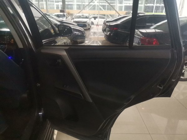 Toyota RAV4 2016, 98100 км, за 10687 USD - фото 26