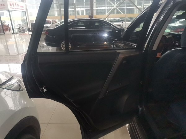 Toyota RAV4 2016, 98100 км, за 10687 USD - фото 28