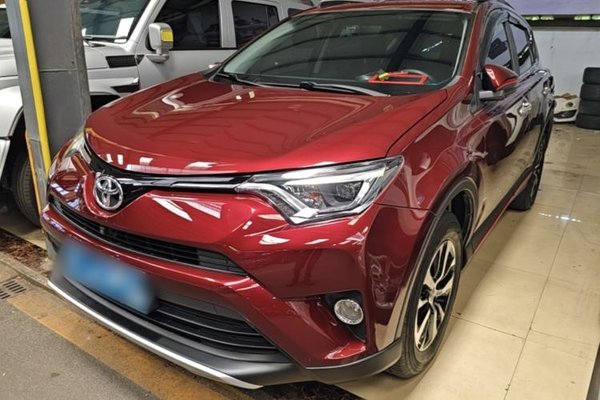 Toyota RAV4 · 2016 год