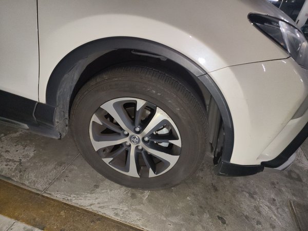 Toyota RAV4 2016, 106000 км, за 12164 USD