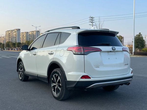 Toyota RAV4 2016, 86100 км, за 13058 USD