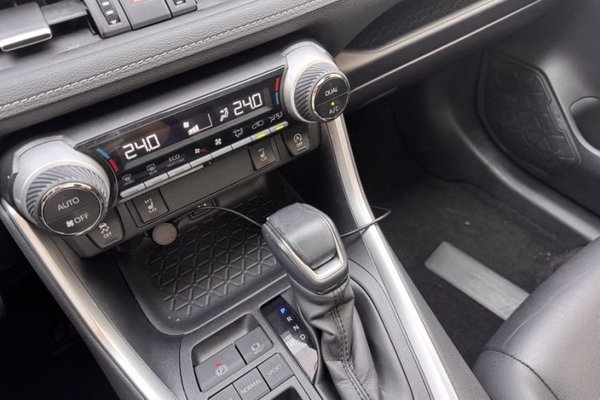 Toyota RAV4 2020, 54900 км, за 16144 USD - фото 11