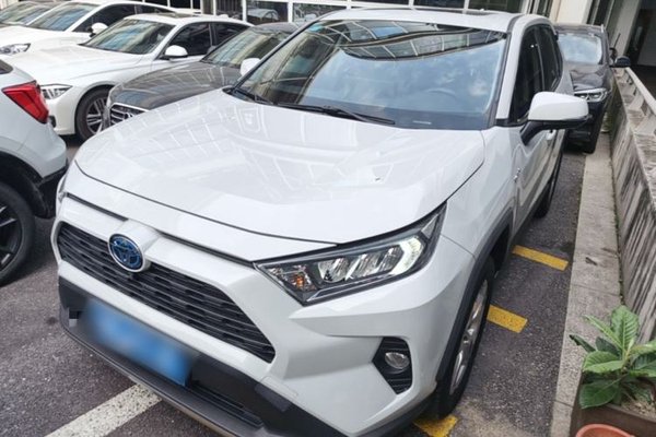 Toyota RAV4 · 2020 год