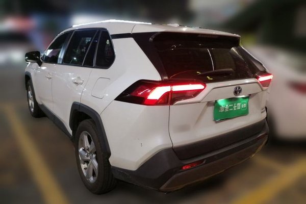 Toyota RAV4 2021, 114100 км, за 14740 USD
