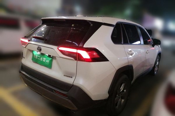 Toyota RAV4 2021, 114100 км, за 14740 USD