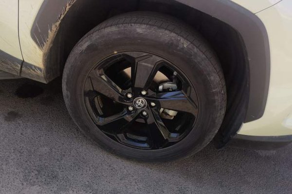 Toyota RAV4 2021, 32000 км, за 22051 USD