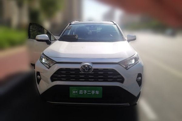 Toyota RAV4 2021, 32000 км, за 22051 USD