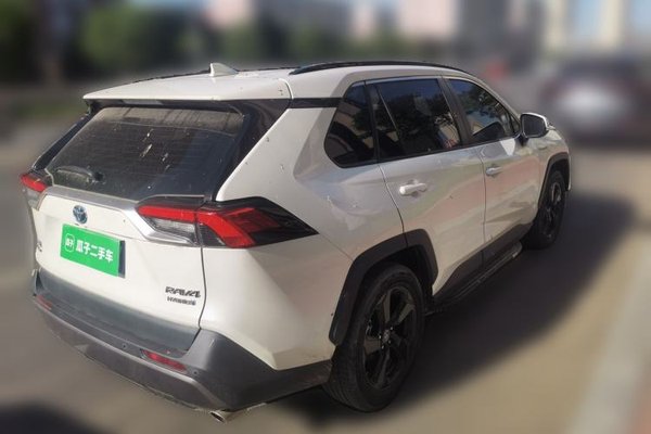 Toyota RAV4 2021, 32000 км, за 22051 USD