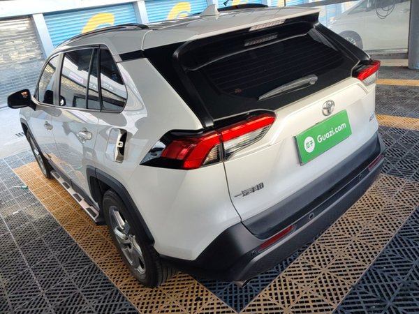 Toyota RAV4 2022, 30600 км, за 19108 USD