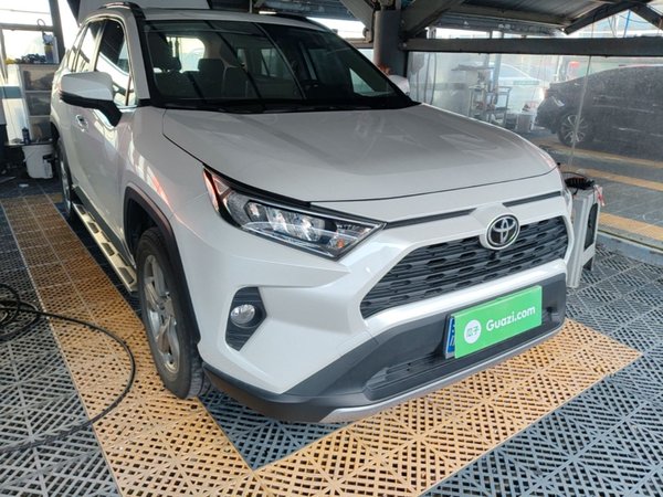 Toyota RAV4 2022, 30600 км, за 19108 USD