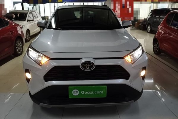 Toyota RAV4 2022, 6500 км, за 19397 USD