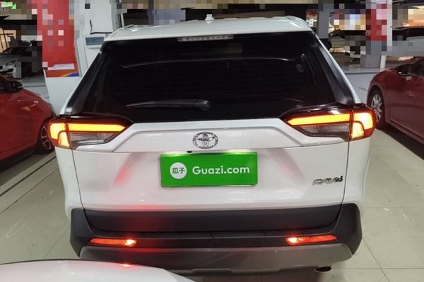 Toyota RAV4 2022, 6500 км, за 19397 USD