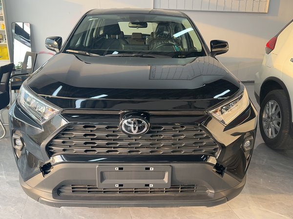 Toyota RAV4 2024 2.0L CVT Two-Wheel Drive Urban Edition, 2024 года