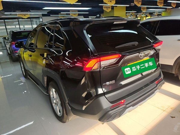 Toyota RAV4 2024, 6800 км, за 19118 USD