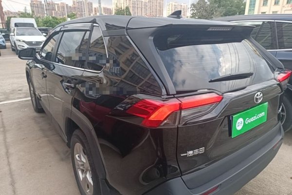 Toyota RAV4 2024, 9900 км, за 19301 USD