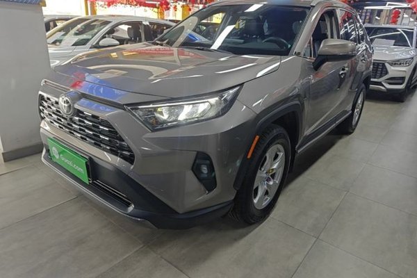 Toyota RAV4 · 2024 год