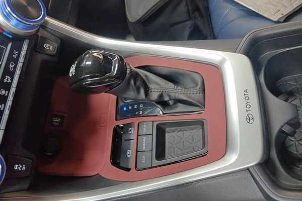 Toyota RAV4 2024, 8800 км, за 18290 USD - фото 17