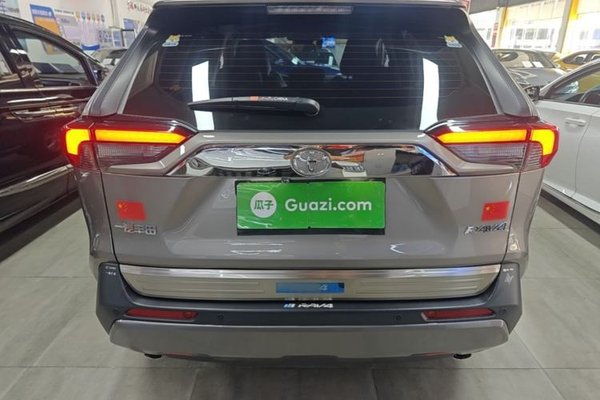 Toyota RAV4 2024, 8800 км, за 18290 USD