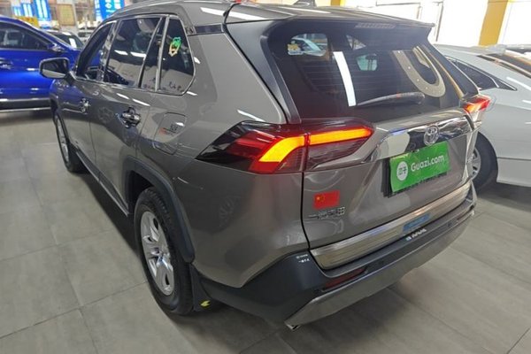 Toyota RAV4 2024, 8800 км, за 18290 USD