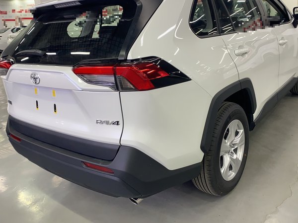 Toyota RAV4 2024 2.0L CVT Two-Wheel Drive Urban Edition, 2024 года