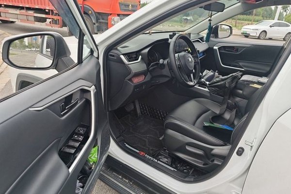 Toyota RAV4 2024, 9200 км, за 17831 USD - фото 13