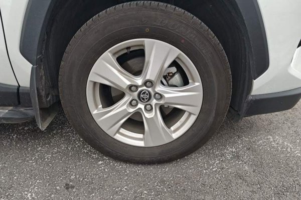 Toyota RAV4 2024, 9200 км, за 17831 USD