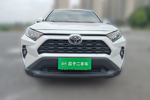 Toyota RAV4 2024, 9200 км, за 17831 USD