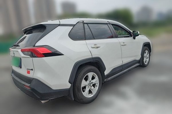 Toyota RAV4 2024, 9200 км, за 17831 USD