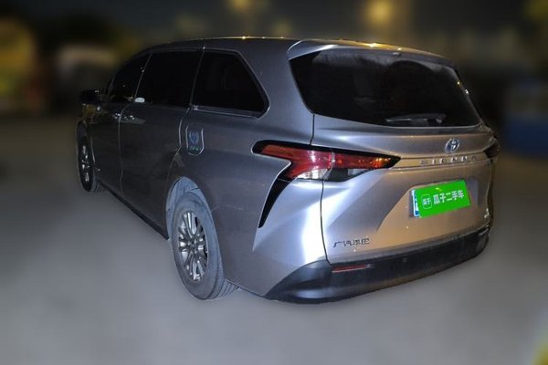 Toyota SIENNA 2021, 43500 км, за 35158 USD