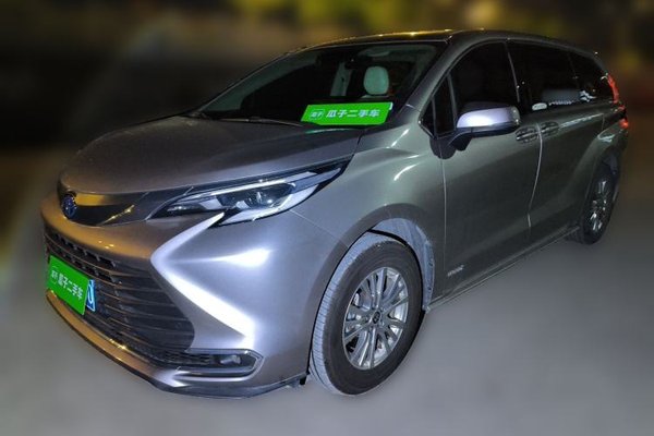 Toyota SIENNA · 2021 год