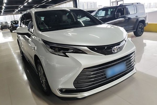 Toyota SIENNA 2023, 42600 км, за 34294 USD