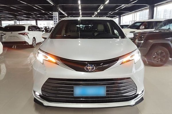 Toyota SIENNA 2023, 42600 км, за 34294 USD