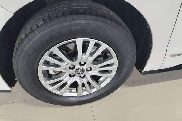 Toyota SIENNA 2023, 42600 км, за 34294 USD - фото 9