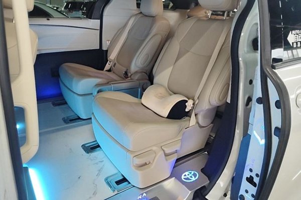 Toyota SIENNA 2023, 42600 км, за 34294 USD - фото 19