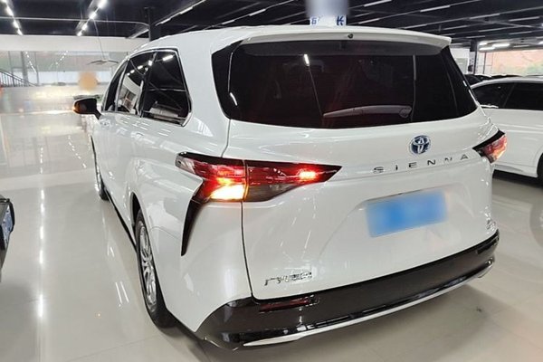 Toyota SIENNA 2023, 42600 км, за 34294 USD