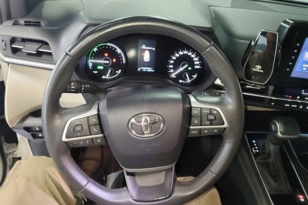 Toyota SIENNA 2023, 42600 км, за 34294 USD - фото 12