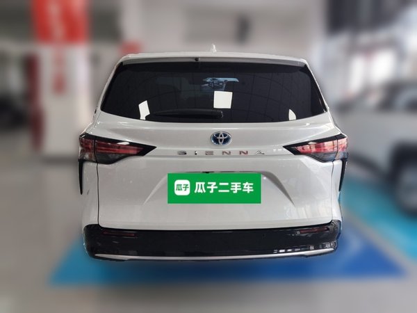 Toyota SIENNA 2023, 67700 км, за 36733 USD