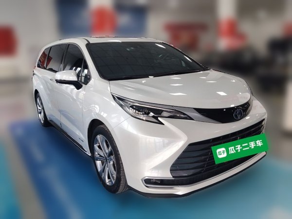 Toyota SIENNA 2023, 67700 км, за 36733 USD