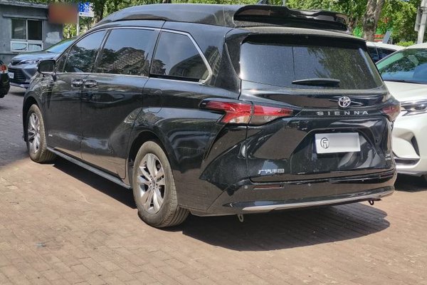 Toyota SIENNA 2024, 13000 км, за 51499 USD